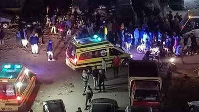 حادث عزبة النخل.. ميني باص يصدم الأهالي بعد فقدان السيطرة عليه