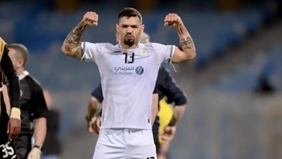 كارلوس جونيور يطارد تاليكسا على صدارة هدافي الدوري السعودي