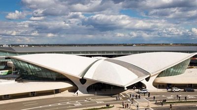 عطل فني بمطار جون كينيدي يتسبب في إلغاء رحلة مصر للطيران