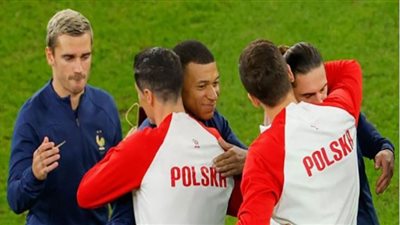 شاهد.. لقطة رائعة ليفاندوفسكي ومبابي قبل انطلاق مباراة فرنسا وبولندا