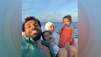 صورة زوجة محمد صلاح مع ممثل شهير تضعه فوق صفيح ساخن.. السمعة السيئة والمخدرات السر