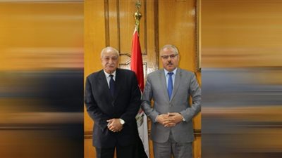 رئيس جامعة القناة ومستشار وزير التعليم العالي يتابعان انتخابات الاتحادات الطلابية
