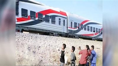 النقل تناشد المواطنين المشاركة فى التوعية من مخاطر ظاهرة رشق الأطفال للقطارات