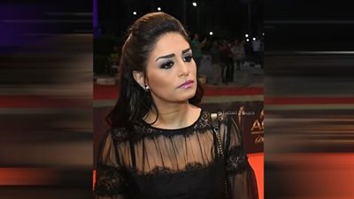 منة فضالي تنعي الإعلامي مفيد فوزي