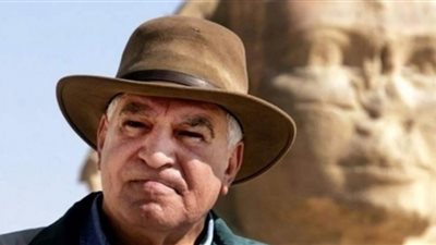 زاهي حواس حزين لتجاهل المصريين حملة استرداد حجر رشيد (فيديو)