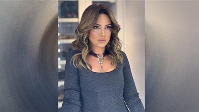 ريهام عبد الغفور تجذب الانظار بالرمادي المجسم (صور)