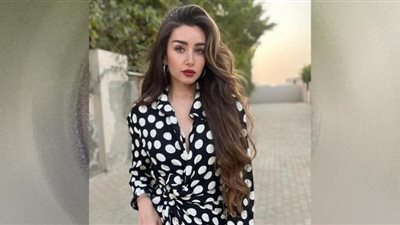 هنا الزاهد تمزج بين الأناقة والجمال (شاهد)