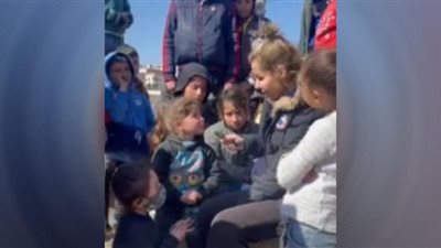 طفلة سورية تصرخ 