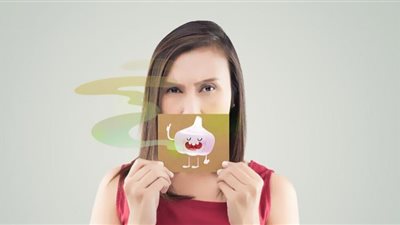 أمراض اللثة ورائحة الفم الكريهة تزيد من خطر الإصابة بأمراض القلب