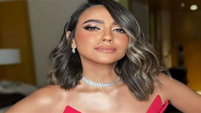 هند عبدالحليم تخطف الأنظار بنقشة الزيبرا