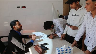 جامعة طيبة التكنولوجية بالأقصر تنظم حملة للتبرع بالدم بالتعاون مع مستشفى الأورام