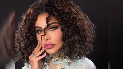 أحلام تثير الجدل بسعر أقراط النجف الماسية.. اقتصاد دولة في أذن الفنانة (شاهد)