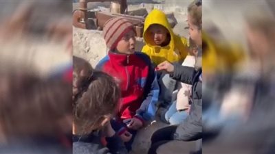 طفل سوري يروي معاناة ذويه من تداعيات الزلزال (شاهد)