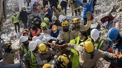 إنقاذ شخص مكث 278 ساعة أسفل أنقاض الزلزال.. شاهد