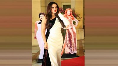 درة زروق تسرق الأضواء بالأخضر والأوف شولدر.. صور