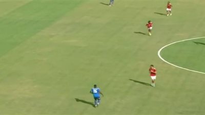 الأهلي يتعادل سلبيًا مع الهلال السوداني في شوط أول عنوانه الإرهاق البدني