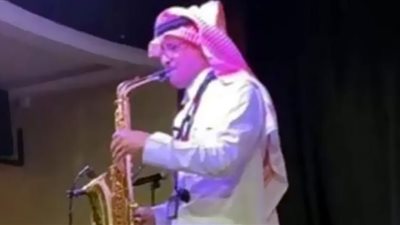 الحارثي ملك الساكسفون السعودي يبدع مع ملحم بركات.. على بابى واقف قمرين