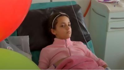 طفلة سوريا الناجية الوحيدة من الزلزال.. صمت دائم وبكاء مستمر