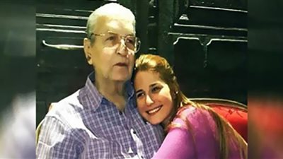 نجوم الفن والرياضة في عزاء والد إيناس كامل (صور)