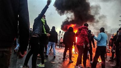 استمرار الاحتجاجات الإيرانية وسط تنديد بنظام البلاد الاستبدادي