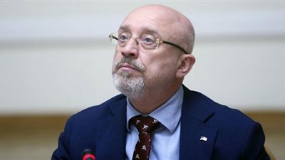 أوكرانيا تدعو الناتو لتزويدها بدبابات وطائرات حربية