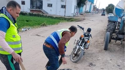 مراجعة أغطية وغرف الصرف الصحي بأبو حماد