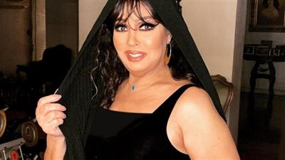 وصلة رقص فيفي عبده تضعها في مأزق مع الجمهور.. 