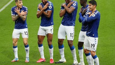 إيفرتون يبتعد عن مراكز الهبوط مؤقتًا بالبريميرليج