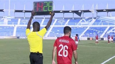العجيزي: توقيت الدفع بقندوسي أمام الهلال لم يكن طبيعيا والأهلي يحتاج مهاجم