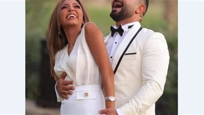 أحمد سعد يرقص مع زوجته على أغنيته 