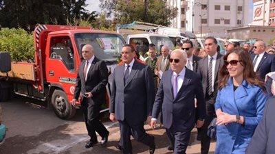 وزيرا التنمية المحلية والتربية والتعليم يشهدان اصطفاف 45 سيارة تحمل 130 ألف شجرة
