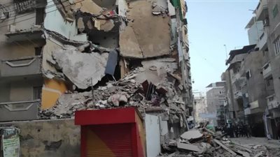 استخراج شخص من تحت الأنقاض بالاسكندرية