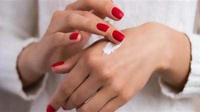 5 طرق للتعامل مع جفاف اليدين والقدمين خلال فصل الشتاء