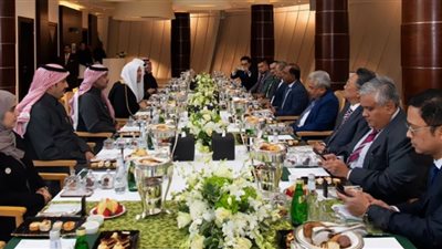 رابطة العالم الإسلامي ووفد ماليزي رفيع يبحثان التعاون في مواجهة ظاهرة 