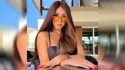 سارة سلامة تستعرض جمالها بكلاسيكية ساحرة (شاهد)