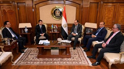 وزير الصناعة يبحث مع نائب رئيس الوزراء بدولة أوزباكستان فرص التعاون المشترك