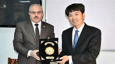 رئيس جامعة السويس يشهد ختام البرنامج التدريبي الخامس