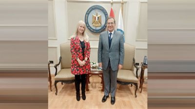 وزير البترول يبحث مع السفيرة الأيرلندية فرص التعاون في الأنشطة البترولية