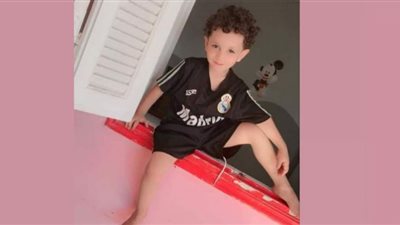 جنازة الطفل عماد ضحية السقوط فى بيارة صرف بالورد