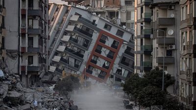 زلزال تركيا.. أشخاص تحت الركام وإخلاء مبنى إدارة الكوارث