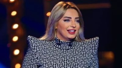 مي حلمي تخطف الأنظار بالأسود والليكرا