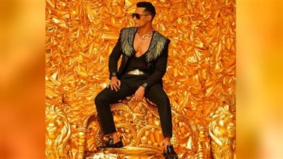 سر هروب محمد رمضان حافي القدمين من فندق شهير.. الجري نص الجدعنة (فيديو)