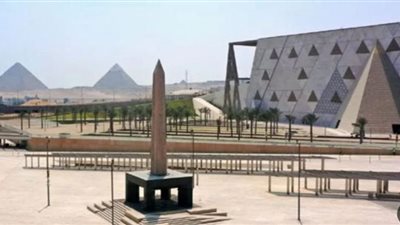 وزيري: أقسم بالله لا أعرف موعد افتتاح المتحف المصري الكبير (شاهد)