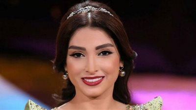 روجينا تخطف الأضواء بالجنزاري اللامع (صور)