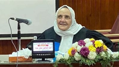 قصة سيدة من السرطان إلى الماجستير.. تحدت الجهل وانتصرت على اللعين