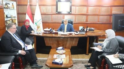 وزير القوى العاملة: 