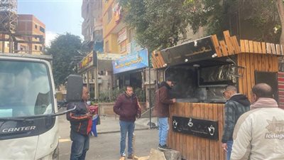 محافظة الجيزة ترفع التعديات على الطريق العام بالمنيب وزنين