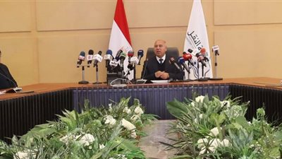 وزير النقل يستعرض المواصلات المتاحة لنقل الموظفين والمنتقلين إلى العاصمة الإدارية
