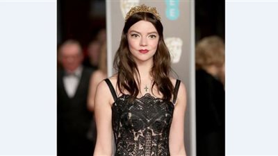 لابسة لحاف| أنيا تايلور تتعرض للانتقادات بعد ظهورها في حفل BAFTA 2023