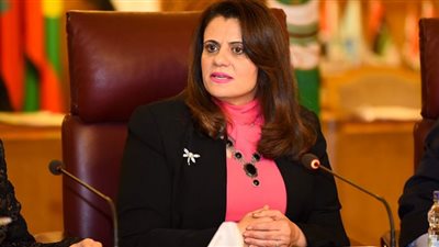 وزيرة الهجرة تجدد دعوتها للاستفادة من قانون تيسيرات السيارات